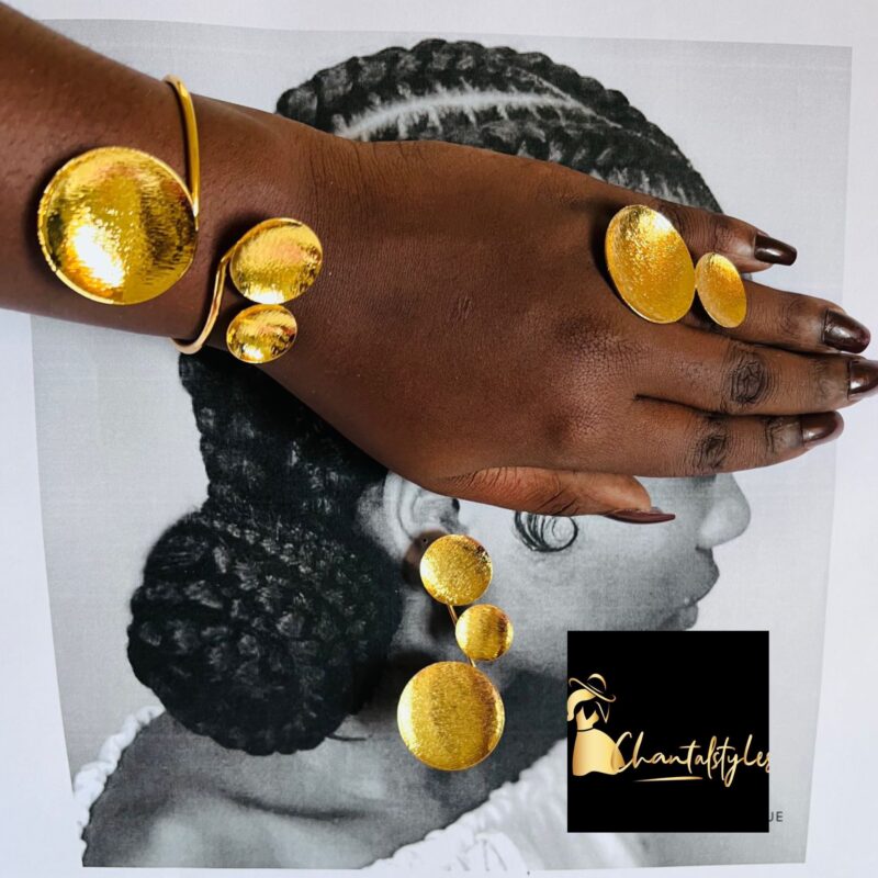 Ensemble :bague , boucle d’oreille, bracelet